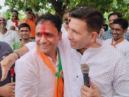 दतिया उपचुनाव: राजनीतिक प्रतिद्वंद्विता के बीच दिखी सौहार्द की अनूठी तस्वीर, जीतू पटवारी ने मंच पर बुलाकर भाजपा प्रत्याशी को लगाया गले  PoliticalRivalry, ElectionCampaignMP, MutualRespect