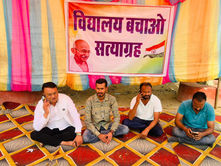 चिचोली: उत्कृष्ट विद्यालय परिसर में निर्माण सामग्री के भंडारण का विरोध, लिखित आश्वासन के बाद धरना समाप्तEducationCrisis, SchoolNeglect, BaitulEducation