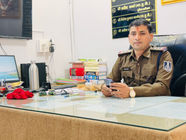 एमपी पुलिस का मानवीय चेहरा: नागदा थाना प्रभारी ने फांसी पर झूलते युवक को CPR देकर मौत के मुंह से निकाला, DGP ने किया पुरस्कृतNagdaPoliceHero CPRRescue: HumanityInUniform - GAMÁKI MEDIA