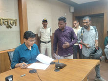 जनसुनवाई: आवेदनों के निराकरण में कोताही न बरतें अधिकारी, जिला पंचायत सीईओ अक्षत जैन के सख्त निर्देश  PublicGrievanceRedressal, AdministrativeAccountability, BetulDistrictUpdates