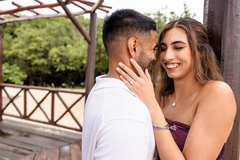 Pavitar and Amman kissing during their Grand Velas proposal session