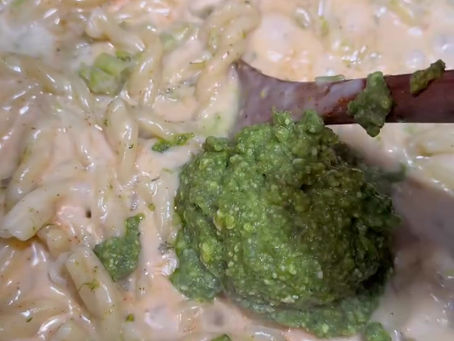 One Pot Broccoli Cheese Pesto Pasta