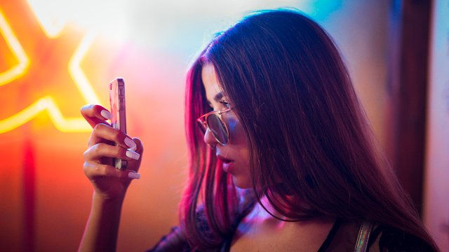 Las personas adictas al móvil son más fáciles de hipnotizar