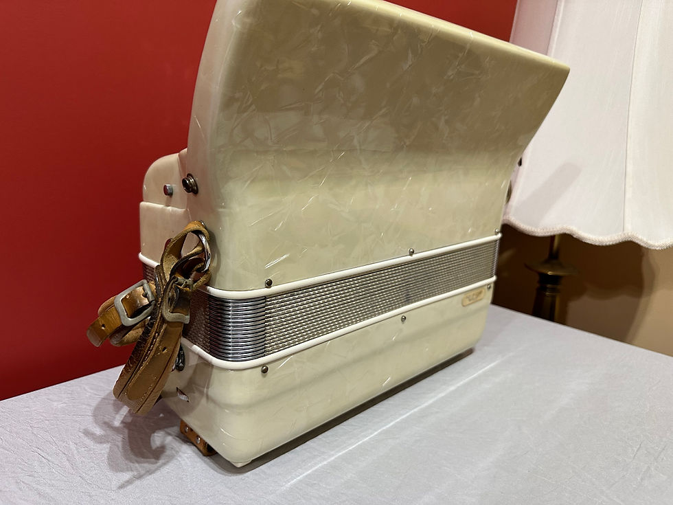 Thumbnail: Lindo Imperial C30 Accordion Pearl Gold Keyboard 16 3/4" Italy