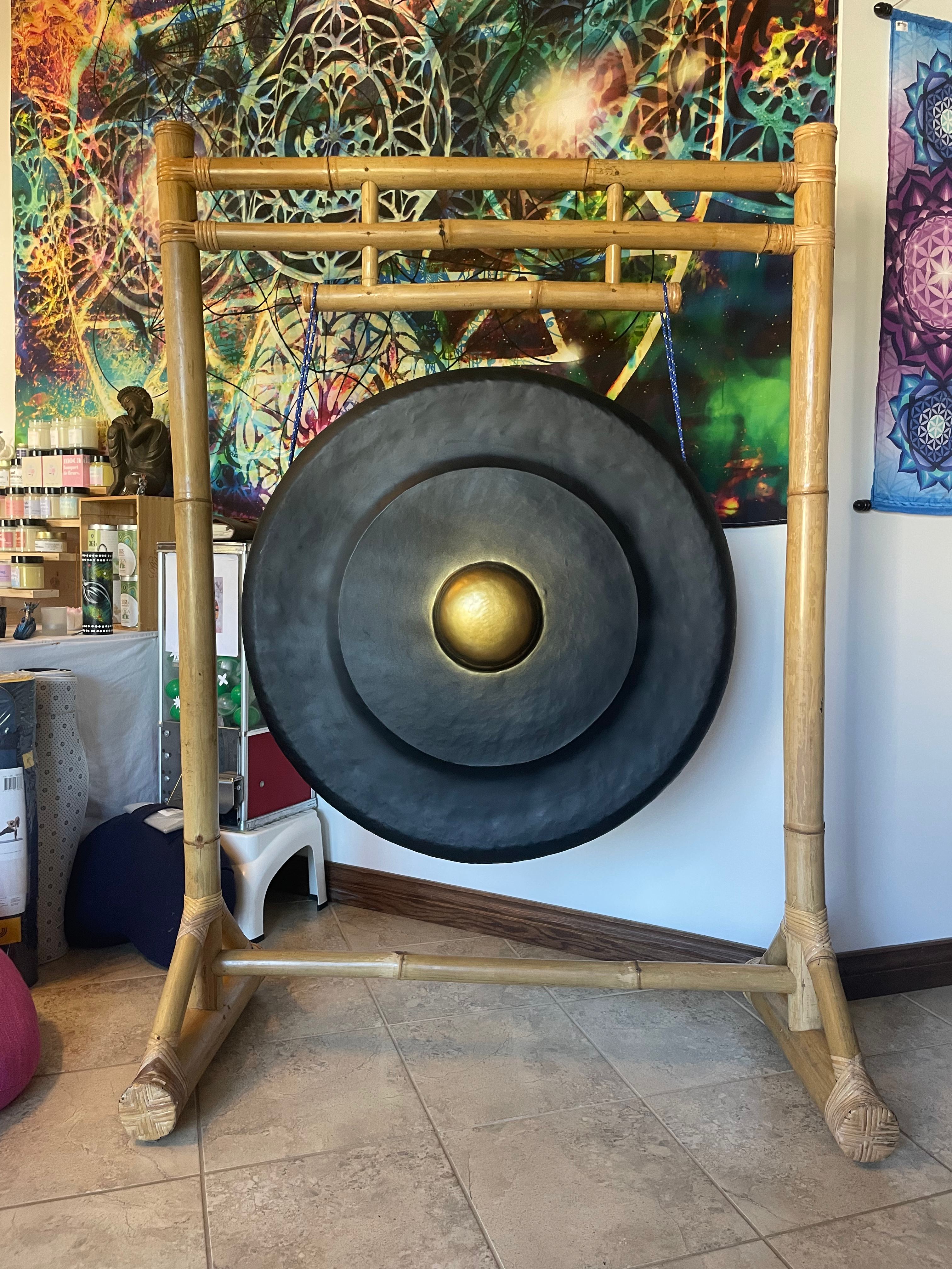 Grand Gong sur pied de bambou ou bois sculpté