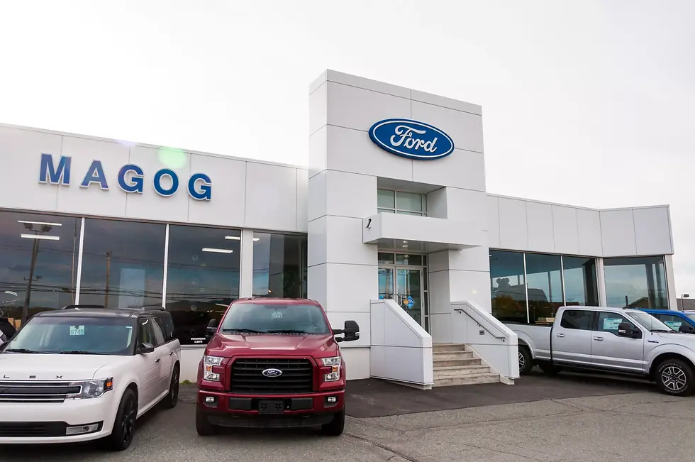 Entrée principale du concessionnaire Ford