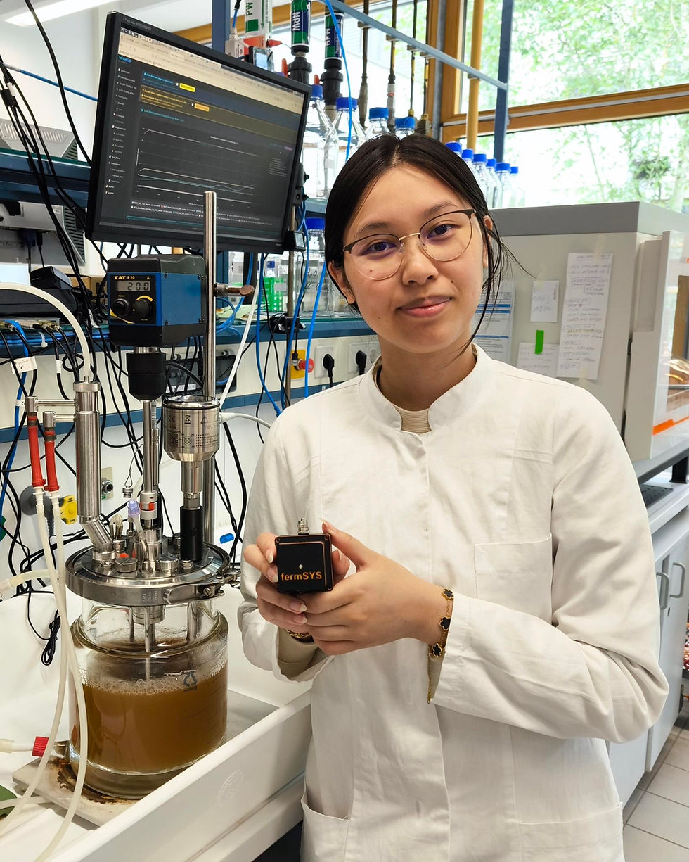 Nancy Truong with a fermSYS Cube in the lab of Westphalian University of Applied Sciences in Recklinghausen