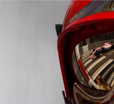 Pitlane mechanic.jpg