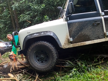 Exploring the Tablelands & getting my truck stuck up a tree!