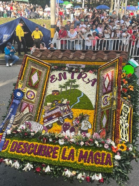Silleta artística en el desfile de 2024. La categoría de más reciente aparición. Foto: Juliana Buitrago.