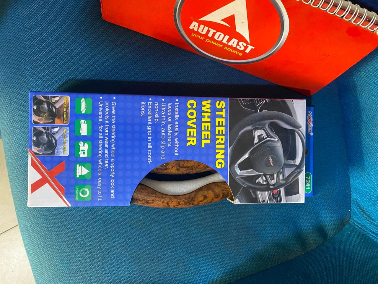 Luxury Wood Grain Steering Wheel Cover – Universal Fit & Anti-Slip Grip