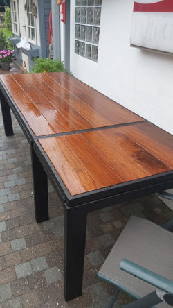 Uitschuifbare tuintafel (uitgeschoven)