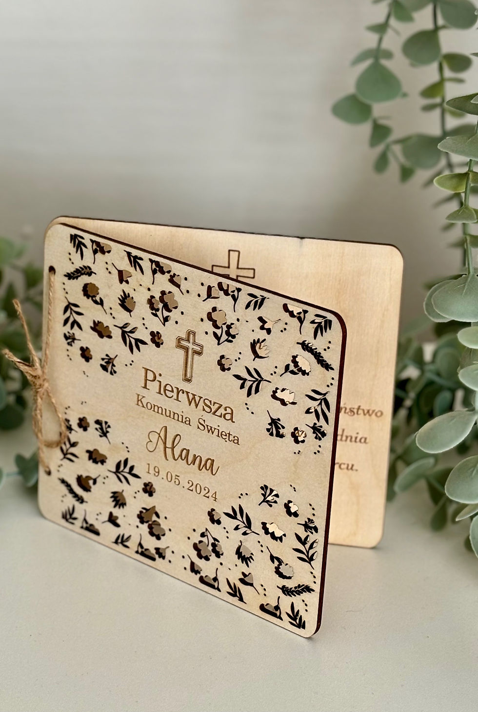 Thumbnail: Pierwsza Komunia Święta-Personalizowana Drewniana Kartka Z Życzeniami