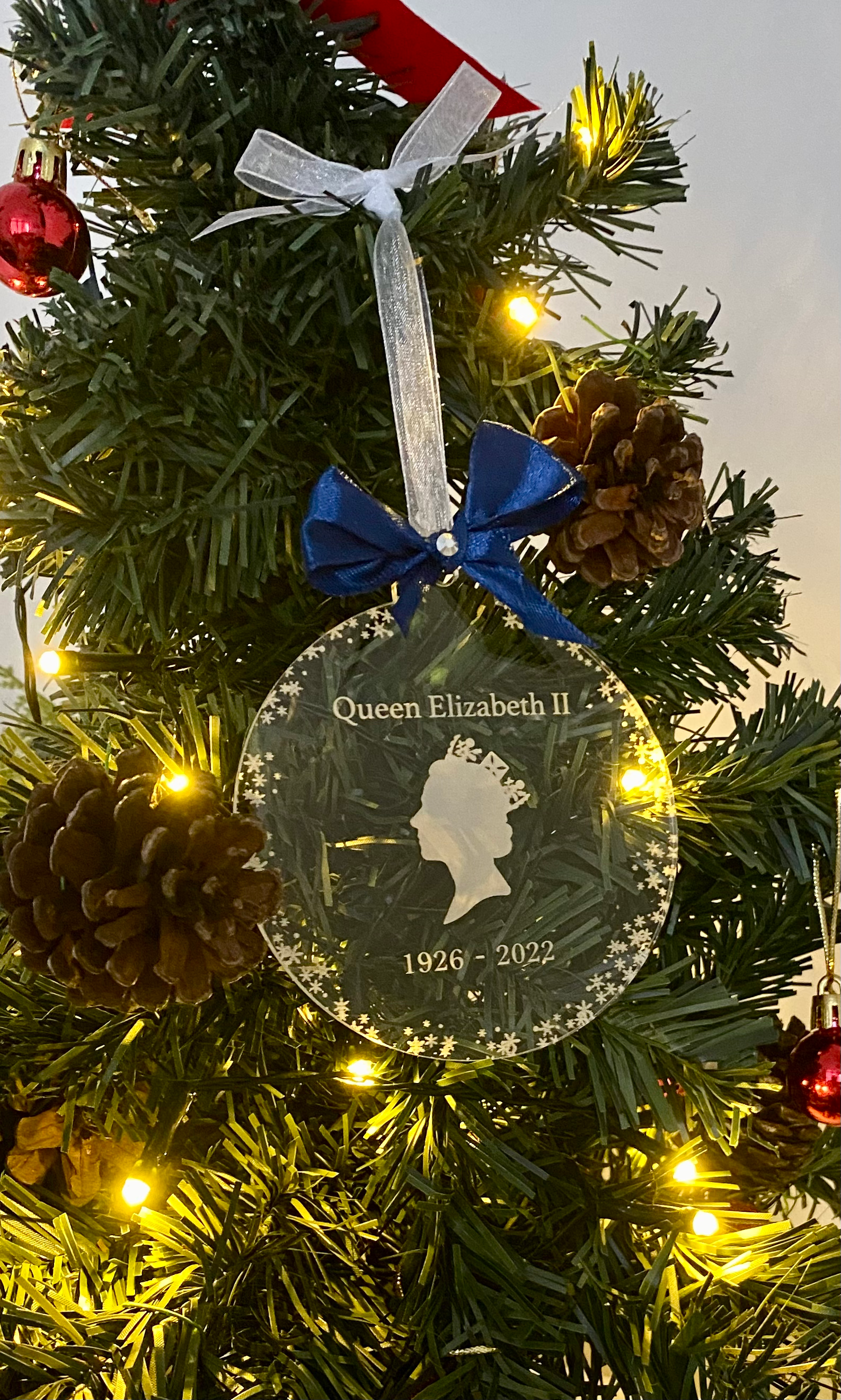Queen Elizabeth II -Bauble In Loving Memory 