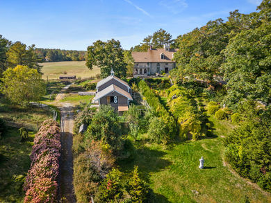 Short term vacation rentals in Bath, Maine. Property Managers: HelmsBnB on VRBO and Airbnb.