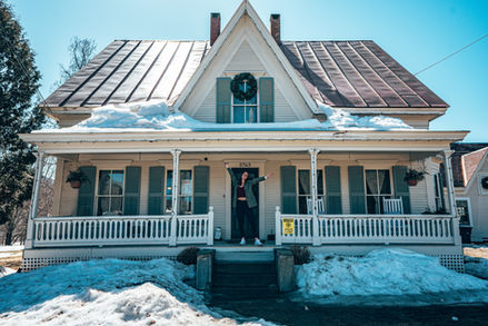 Short term vacation rentals in Woodstock, Vermont. Property Managers: HelmsBnB on VRBO and Airbnb. 