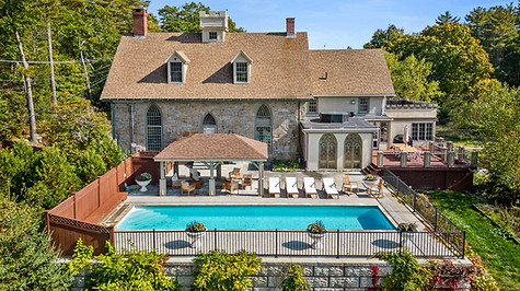 Short term vacation rentals in Bath, Maine. Property Managers: HelmsBnB on VRBO and Airbnb. 