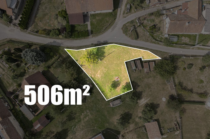 Stavební pozemek 506 m² v Boru u Skutče – letecký pohled s vyznačenými hranicemi