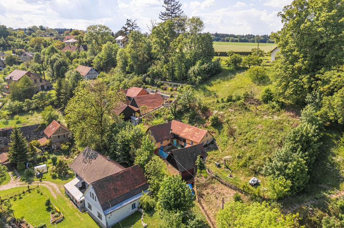 Rodinný dům v klidné části Javorníku obklopený zelení
