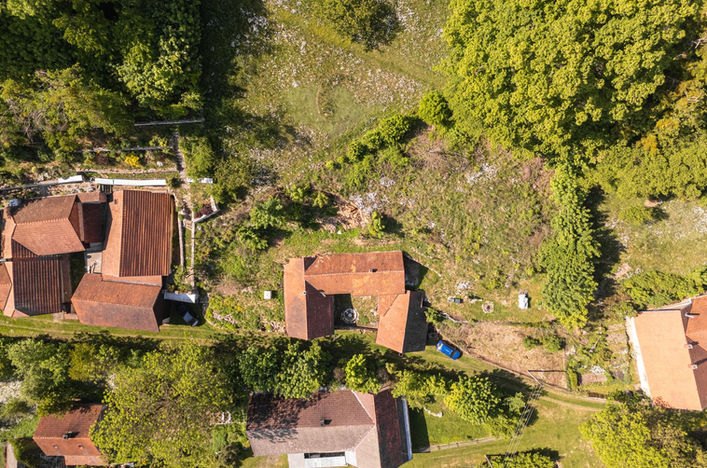 Rodinný dům a zahrada v Javorníku – pohled z dronu