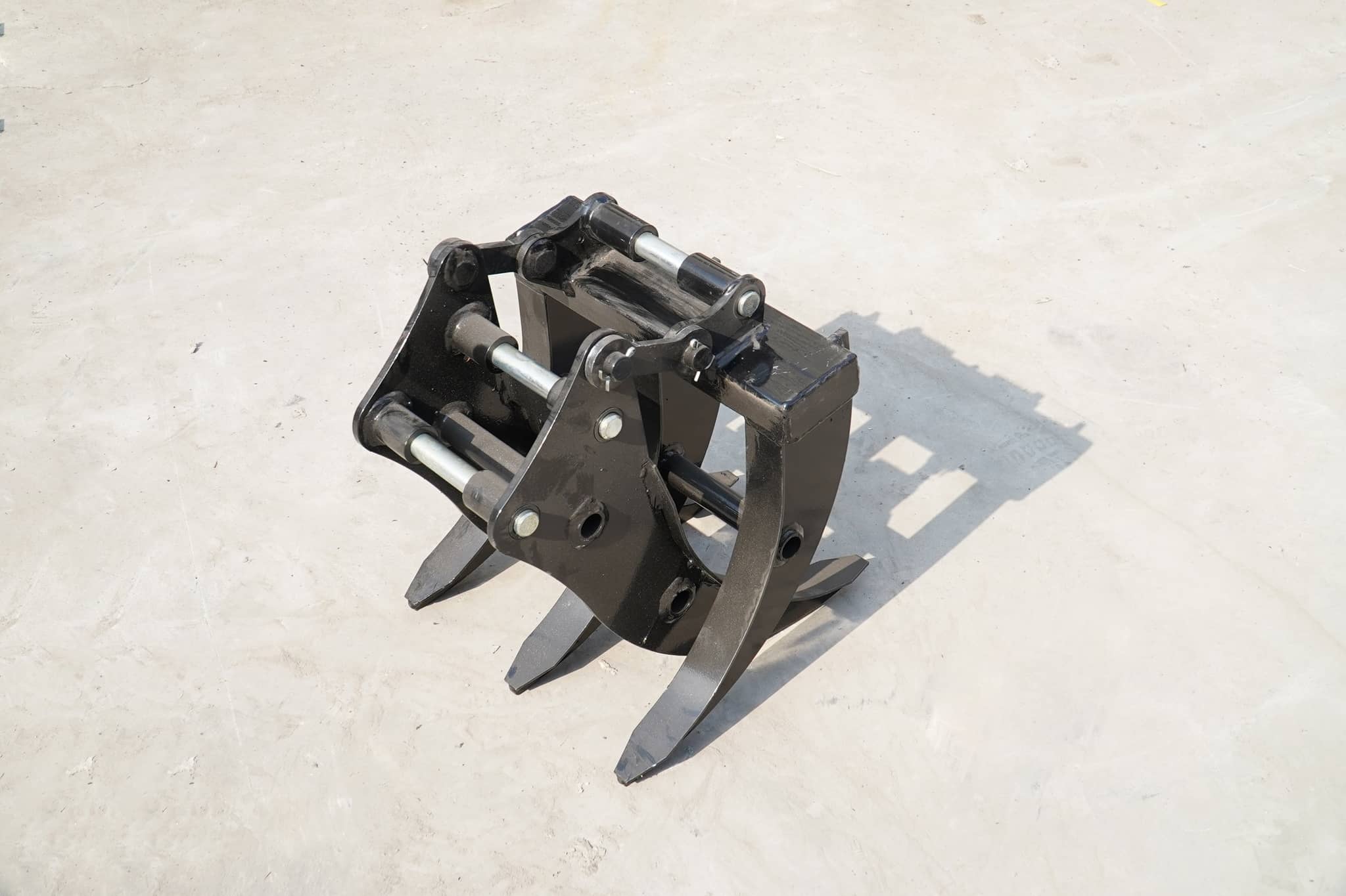 RIPPA R18 Excavator Grab Attachment (1.8T) — view 1