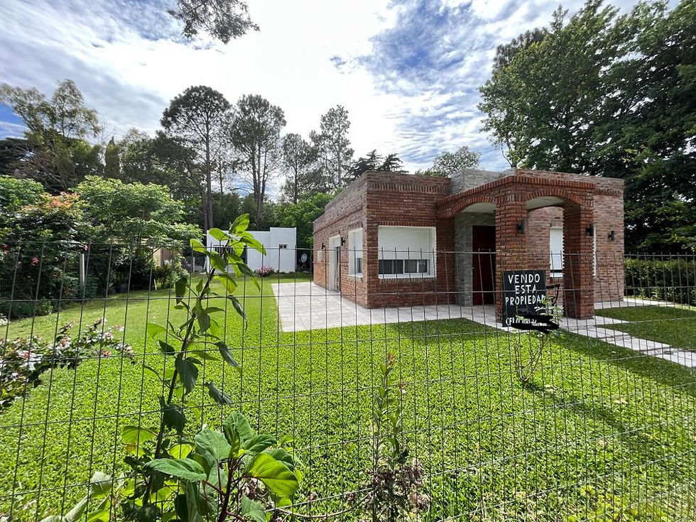 Miniatura: Sólida Casa De Dos Dormitorios En Balneario Los Pinos
