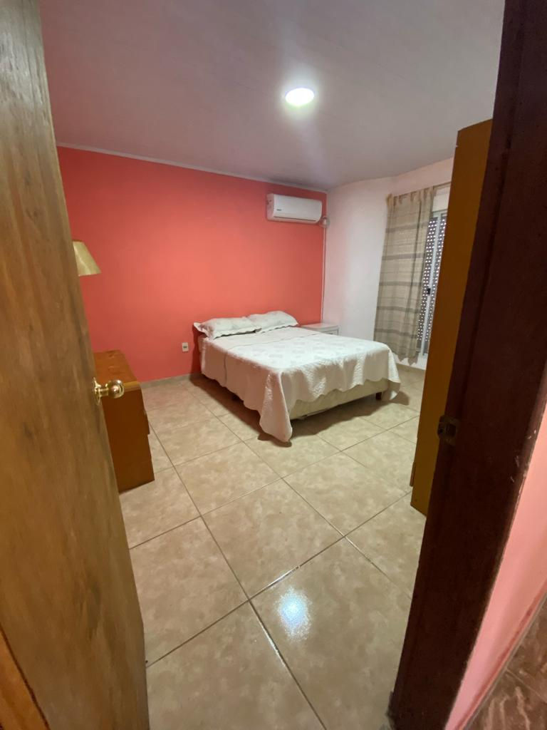 Miniatura: Casa de dos dormitorios en Los Pinos.