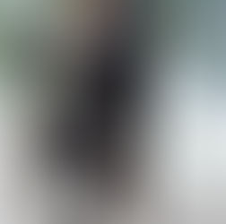 Callboy Kevin posiert vor der Kamera