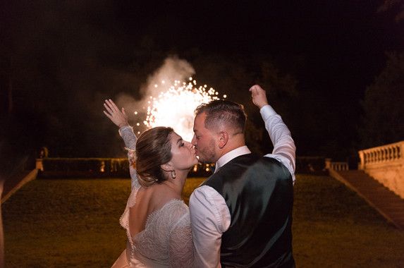 Soirée de mariage dans l’Oise au chateau de Monvillargenne  avec feu d'artifice capturée par une photographe de mariage