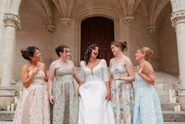 Moment de rire lors des photo de groupe d'un mariage dans loise au chateau de pierrefonds 