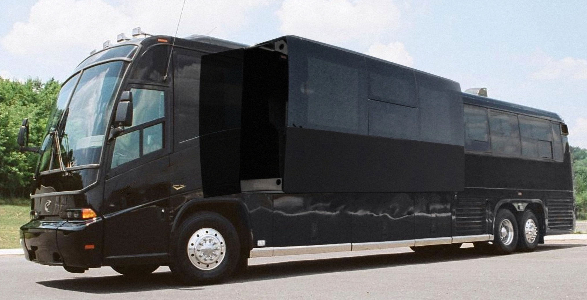 2003 6-bunk Entertainer Coach - Single Slide MCI