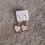 Miniature : Boucles d'oreilles en forme de cœur, sur fond gris, Seconde Main