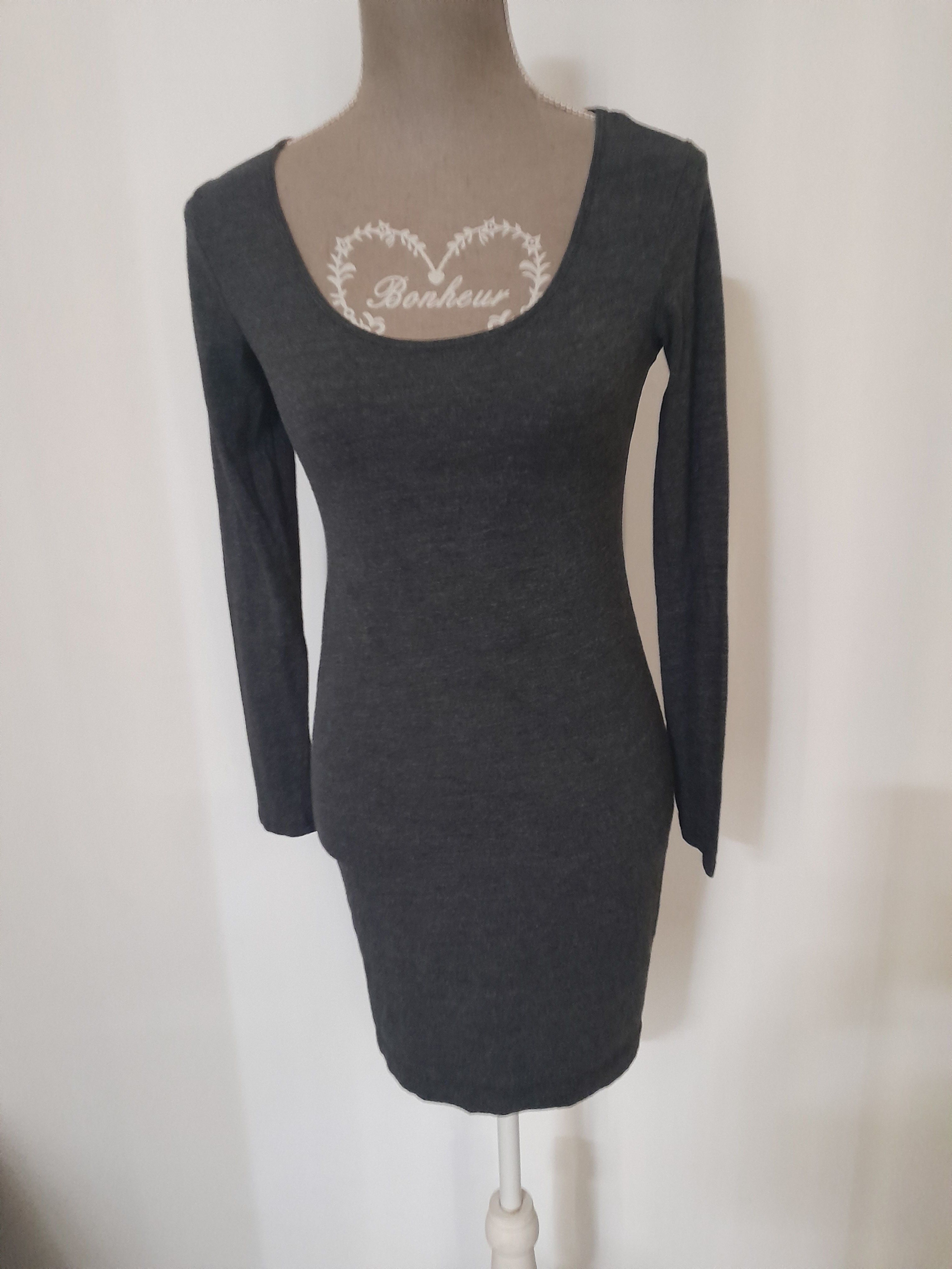 Robe grise femme, manches longues. "Blouson". Affichage sur mannequin, seconde main.