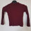 Miniature : Un haut bordeaux à manches longues. Seconde main sur fond blanc.