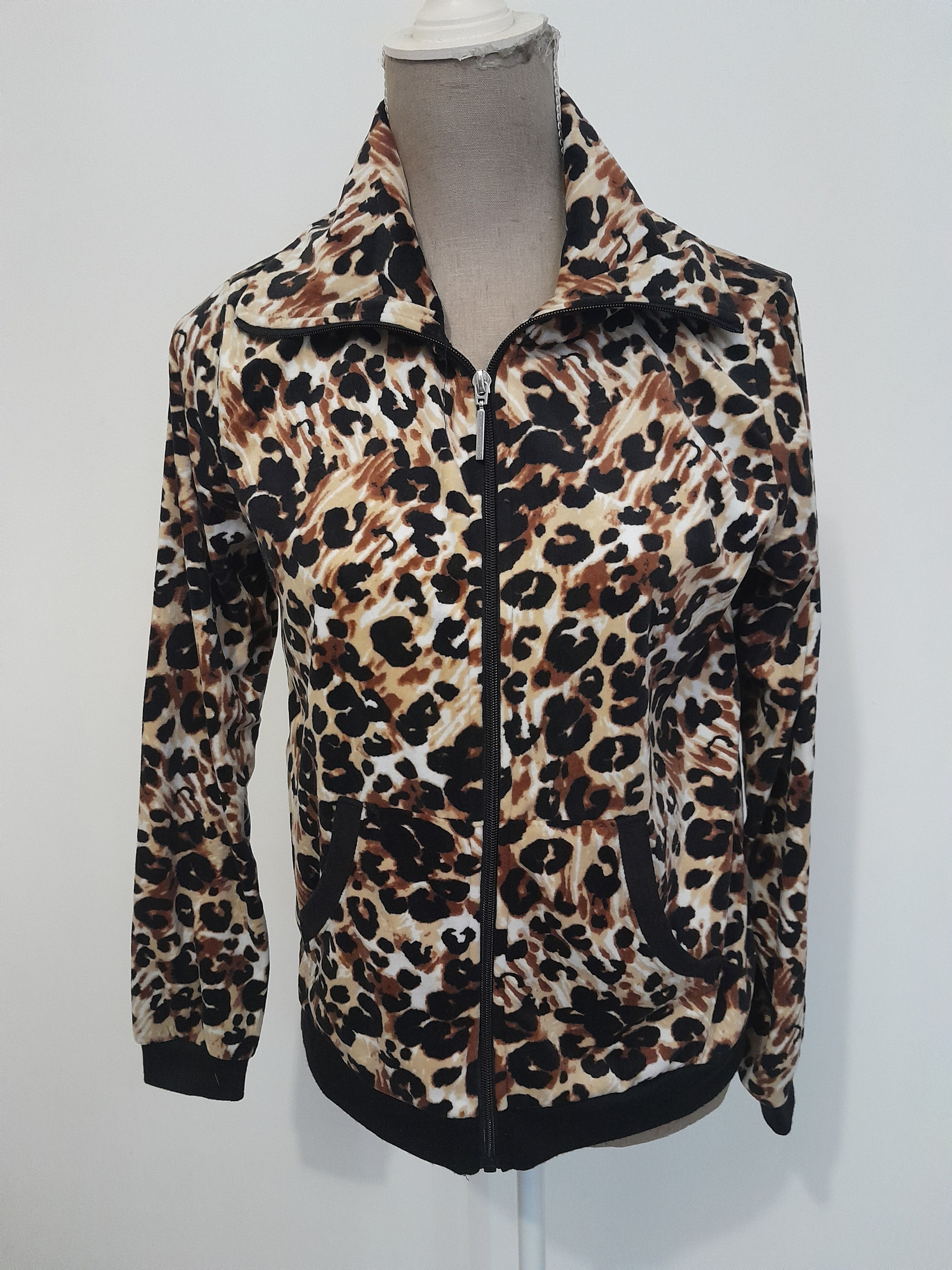 Veste léopard, imprimé animal, fermeture éclair, Seconde Main. Mode et élégance.