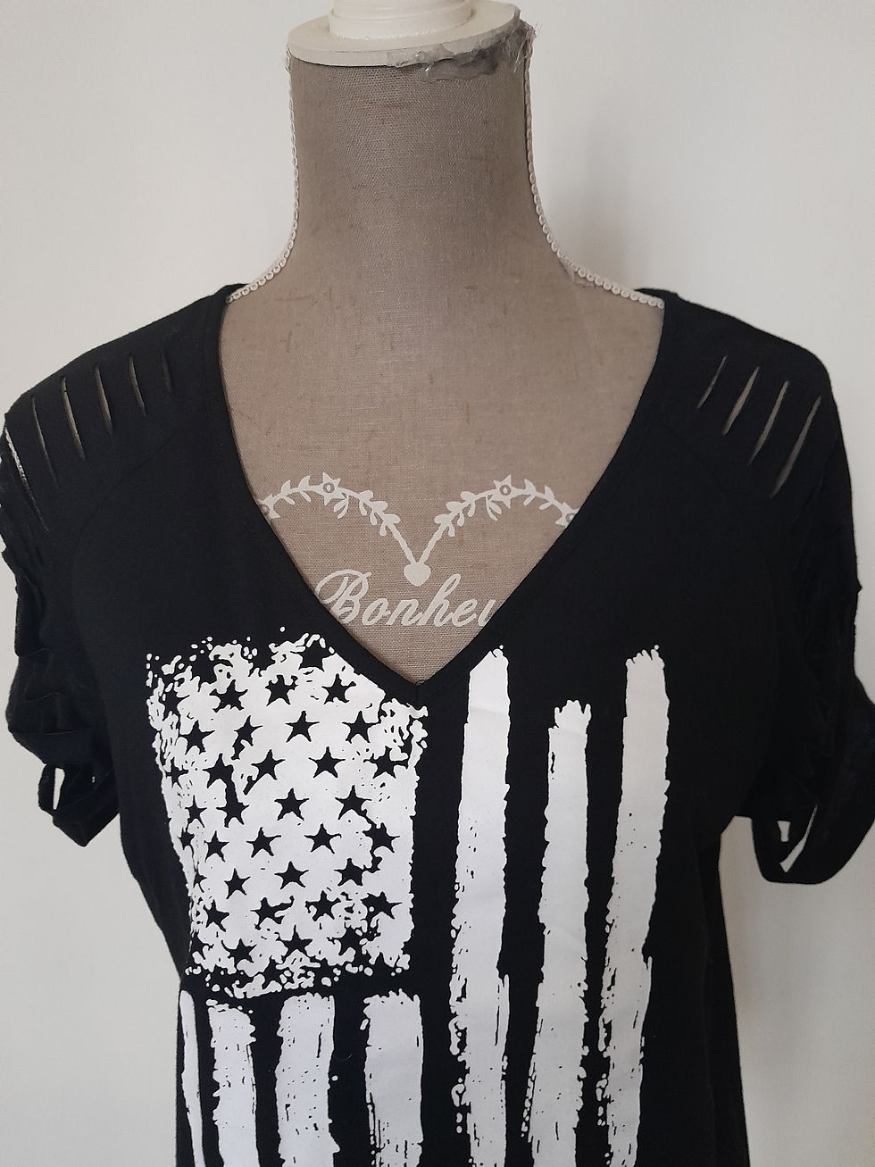 Miniature : T-shirt noir avec l'imprimé drapeau américain, orné du mot Bonheur.