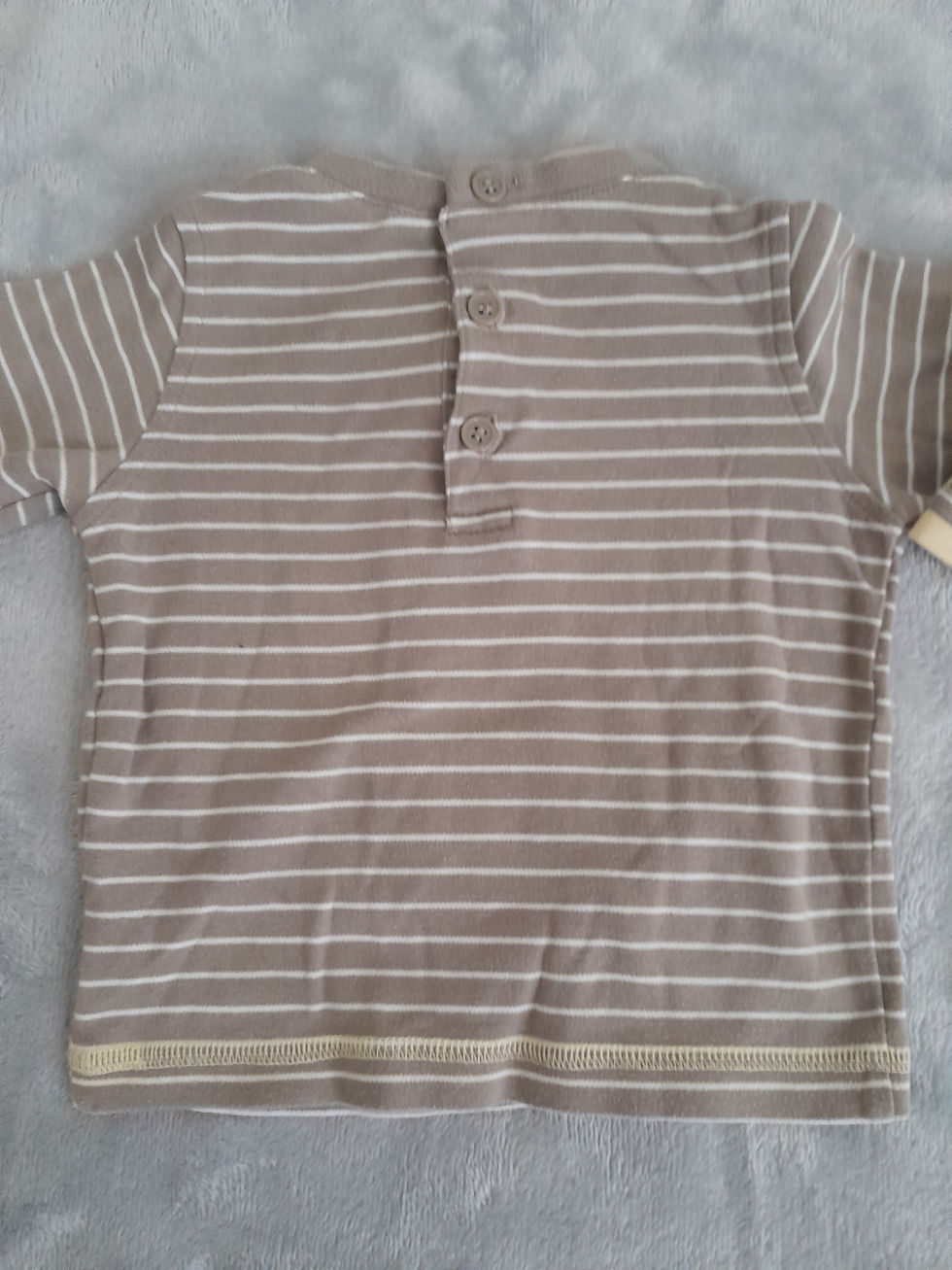 Miniature : T-shirt à rayures marron et blanches, boutons et étiquette. Seconde Main.