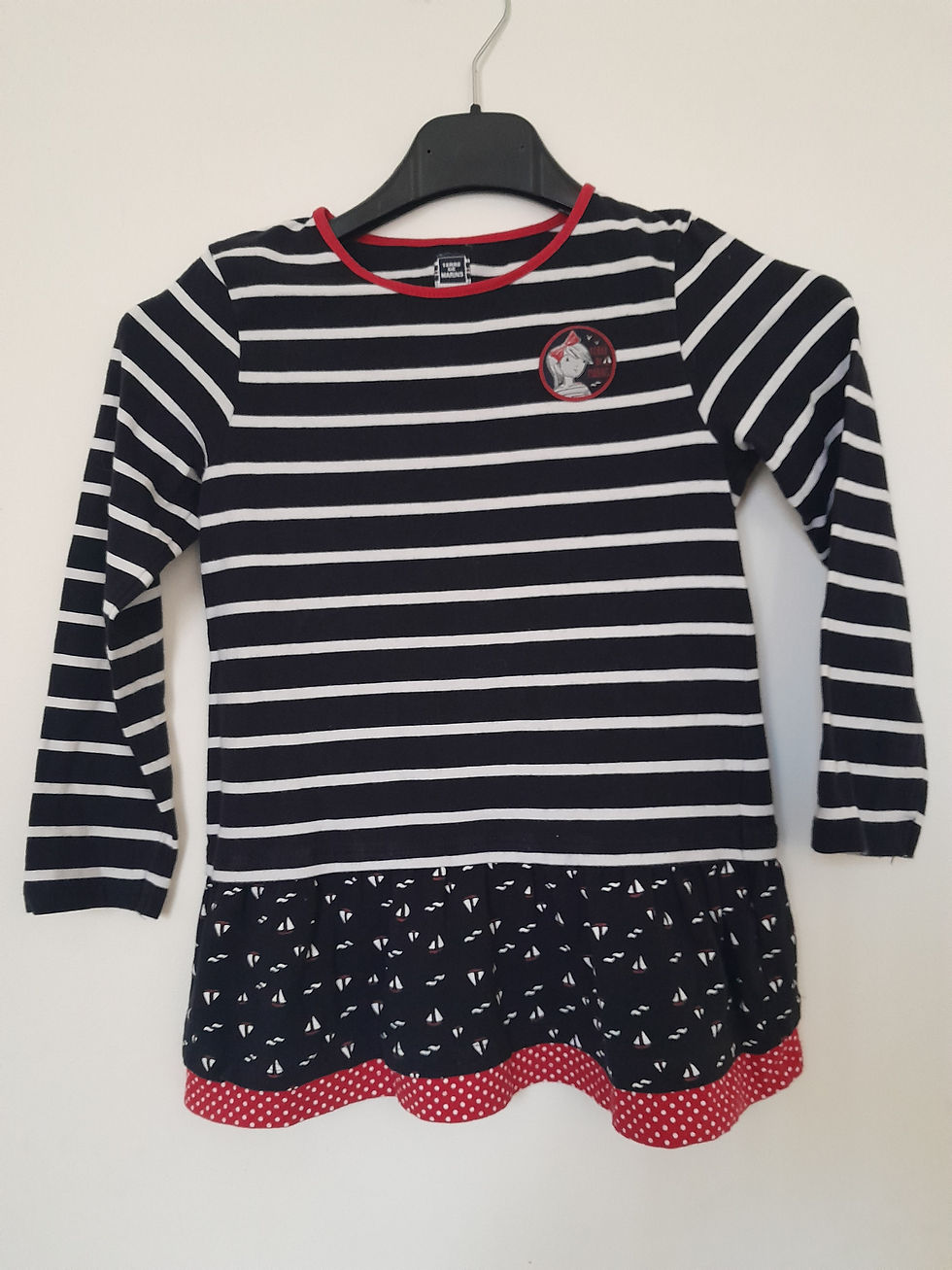 Robe rayée noire et blanche, détails floraux, Seconde Main.