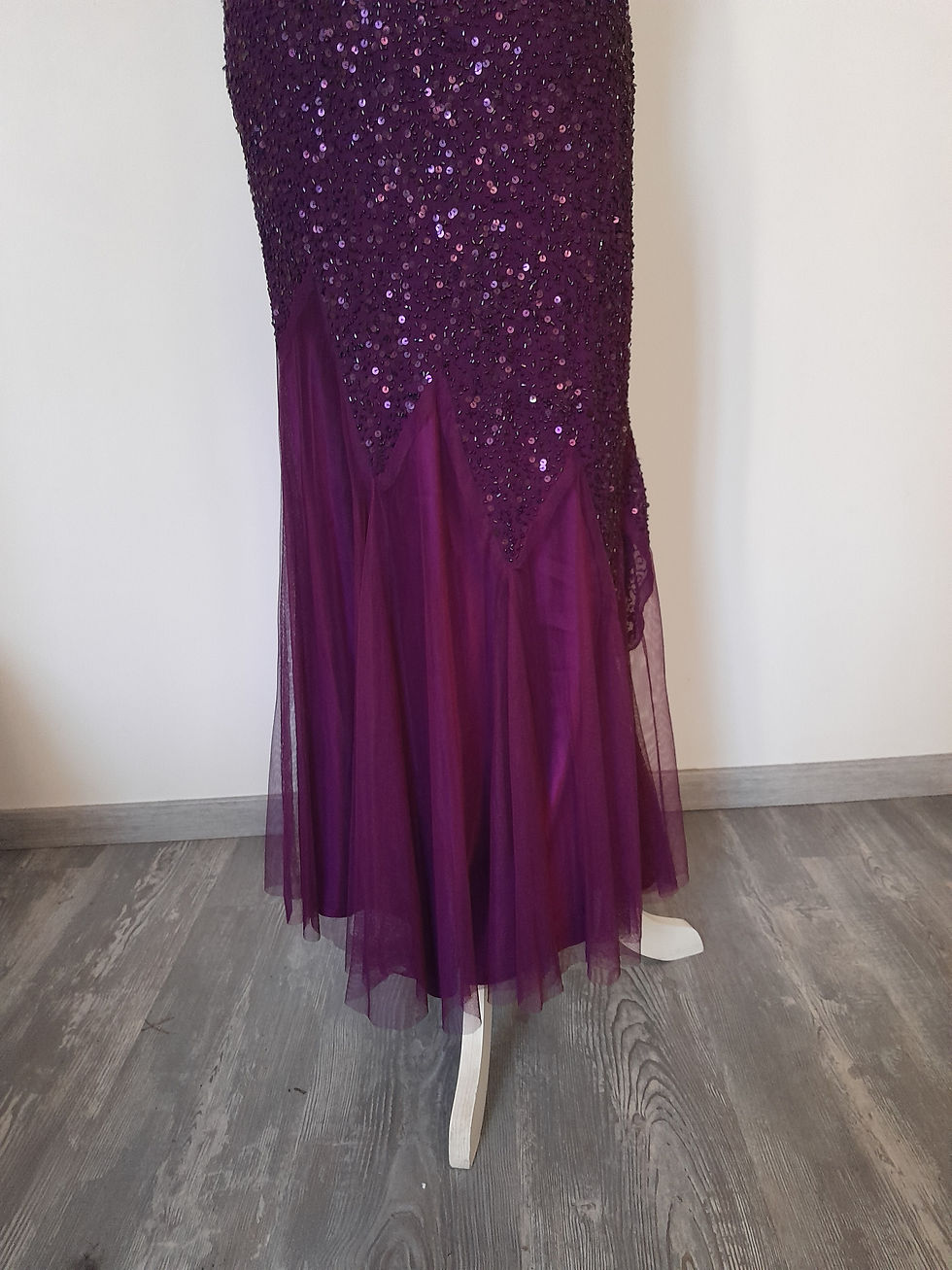 Miniature : Robe de soirée violette scintillante, décolleté orné de sequins, Seconde Main.