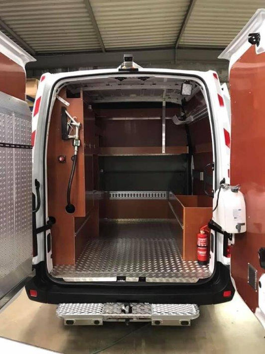 Carrosserie Cellier Saint Etienne - Aménagement intérieur utilitaires -EQUIPEMENT BOIS PISTOLET DISTRIBUTEUR