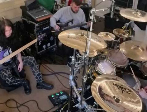 Peeling Flesh verwelkomt nieuwe bassist Chip Smith! + video