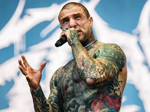 Alex Terrible, frontman van Slaughter to Prevail, brengt opnieuw een versie uit van Till Lindemann (Rammstein)! + (audio) video