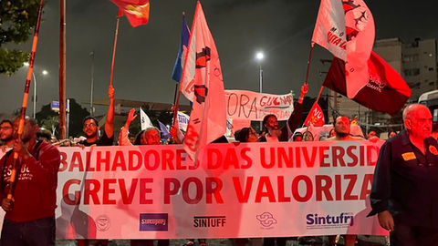 RJ: Estudantes, trabalhadores e professores realizam ato unificado na UERJ