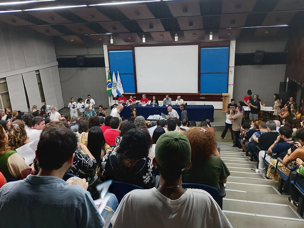 Assembleia que deu início da greve dos docentes. Foto: Revista Revolução Cultural