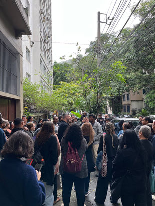 RJ: Cuidadores da rede estadual de ensino protestam contra falta de pagamento
