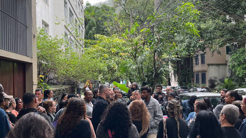 RJ: Cuidadores da rede estadual de ensino protestam contra falta de pagamento