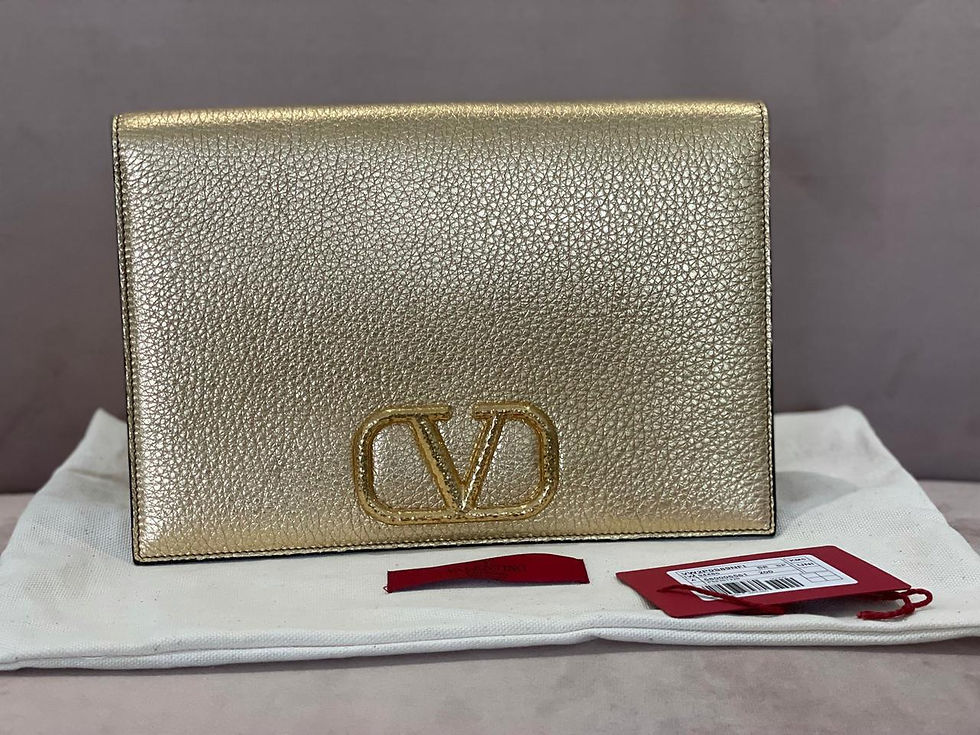 Bolsa Carteira Valentino em couro granulado dourado