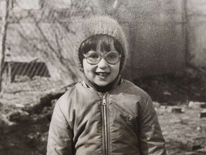 Детское фото Инны Гендель в вязаной шапке — начало истории о том, что такое независимость.