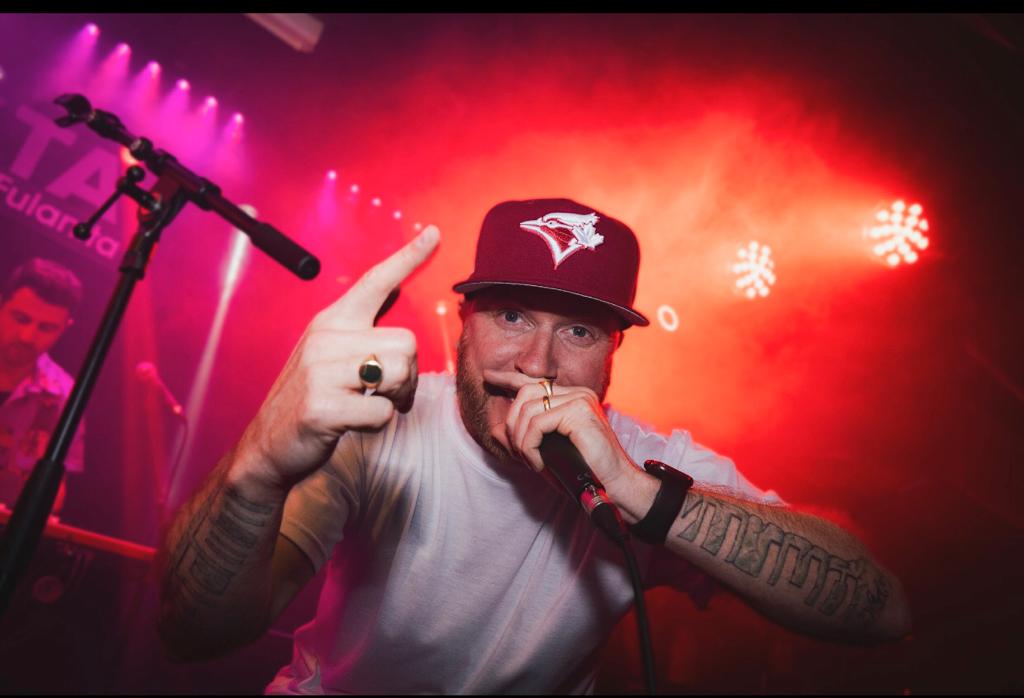 Rel McCoy on stage — Vesta concert