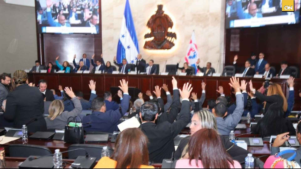Congreso Nacional aprobando a Ley de Medidas Excepcionales Para la Atención Prioritaria en Materia de Salud de la Población. Fuente: Once Noticias.